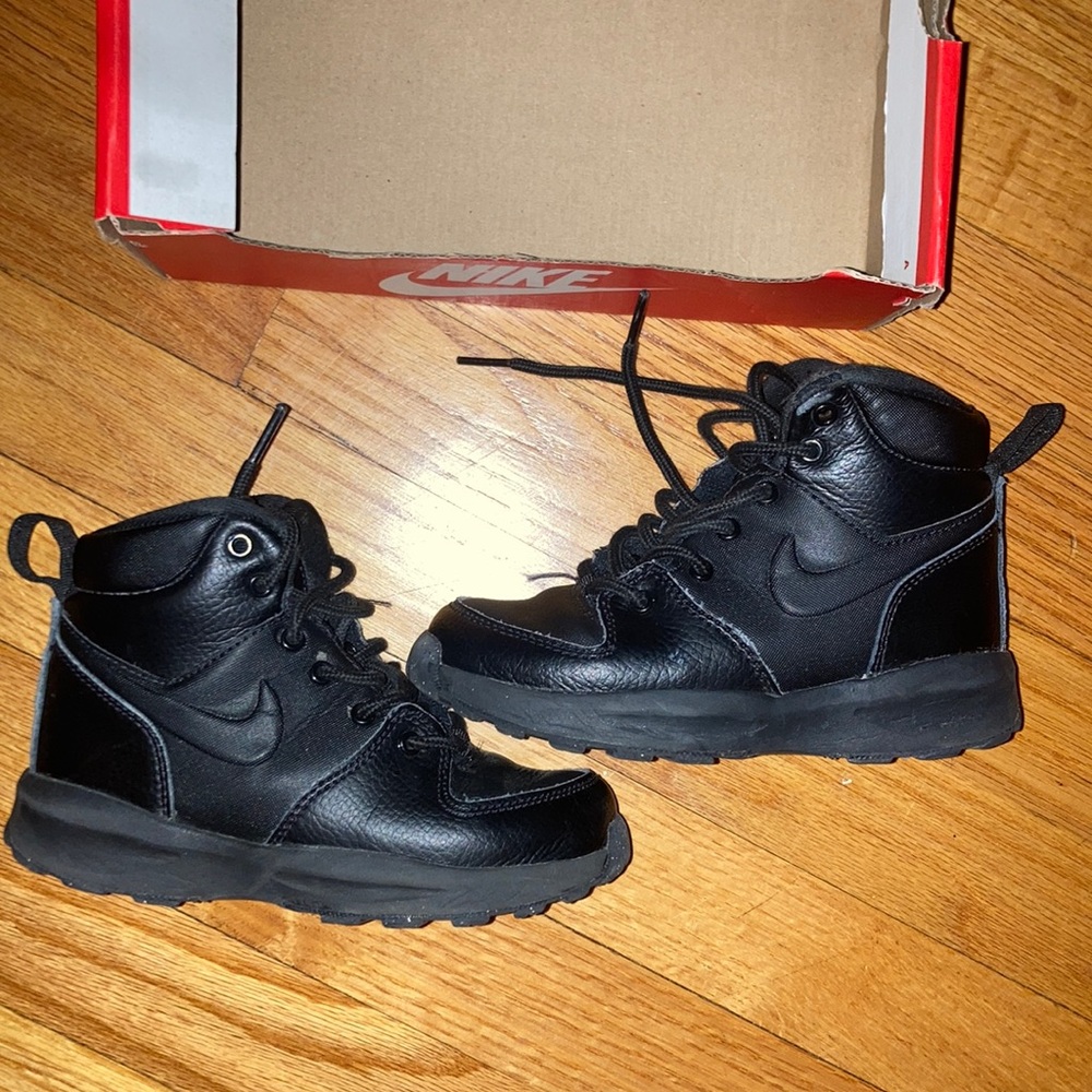 Gently Worn Nike Manola Boot.